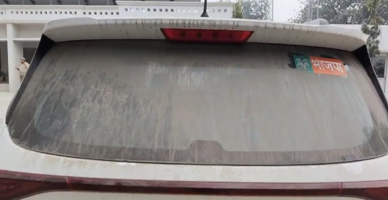 1.880 quintals of marijuana recovered from a car bearing a BJP flag and sticker; two arrested