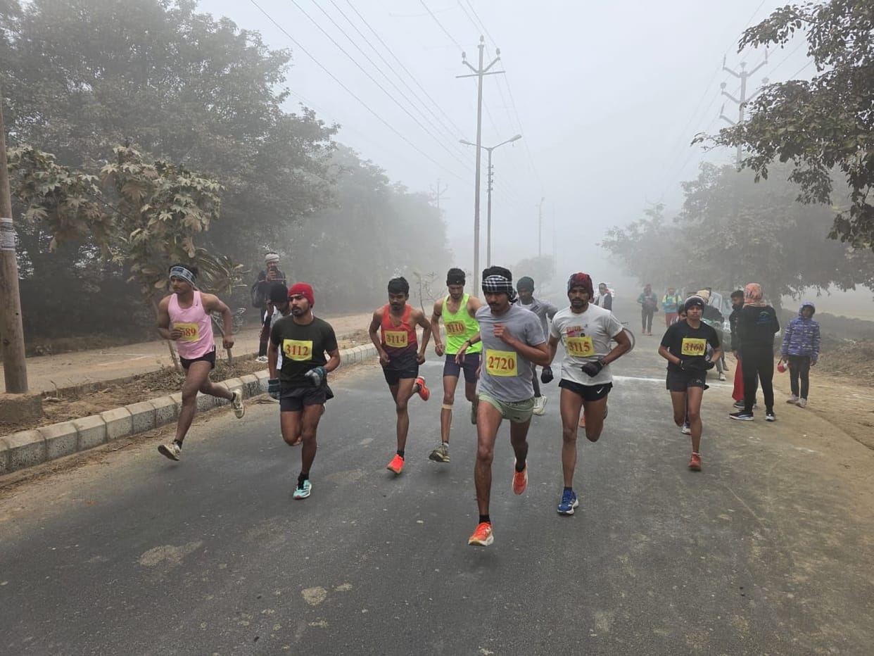 Despite the cold weather, young people participated in the race... Asif won in the men's category, and Ruby won in the women's category.