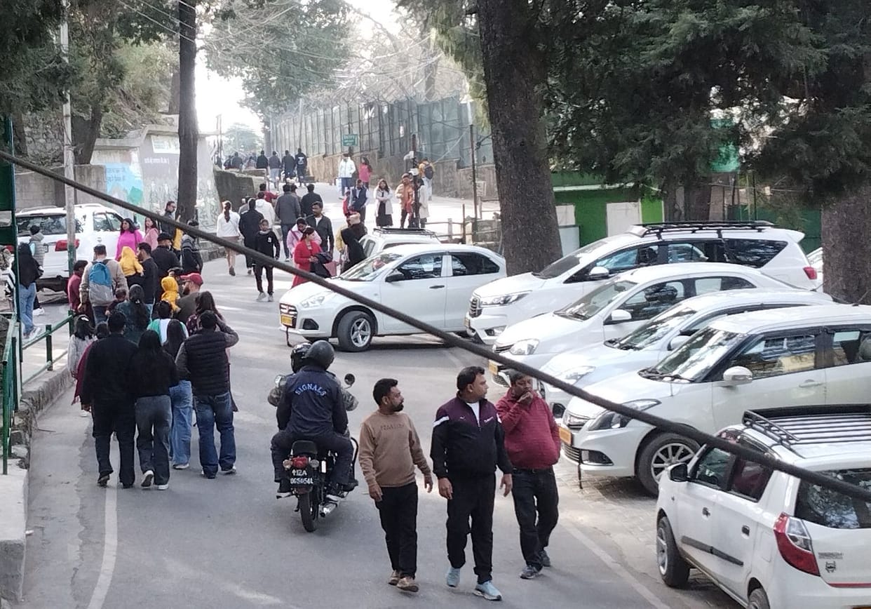 Hotels packed for the weekend and New Year; Kalka-Shimla highway faces a kilometre-long traffic jam