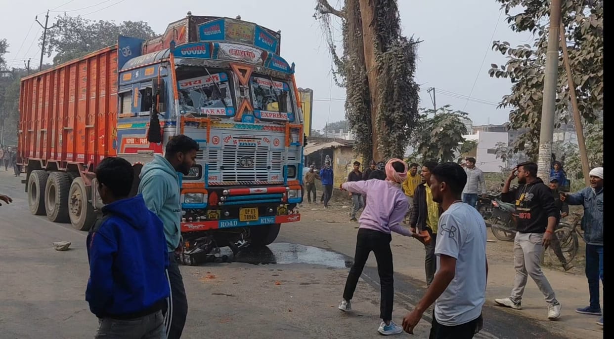Bike rider dragged for 300 meters by truck, youth dies in agony