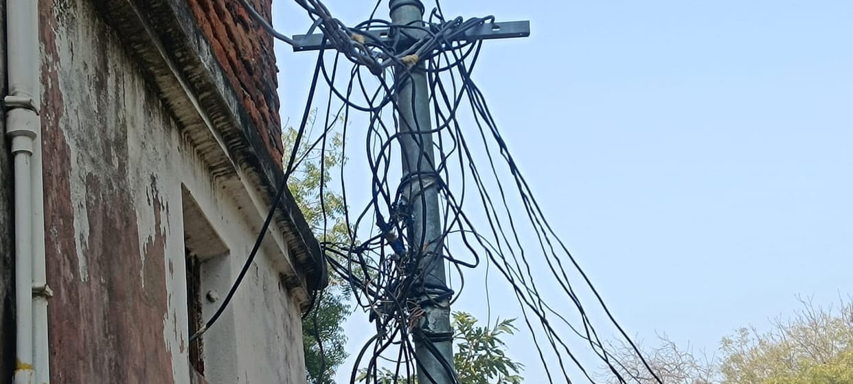 Electricity supply depends on bamboo poles in 381 hamlets of 196 villages, electricity has not reached 17