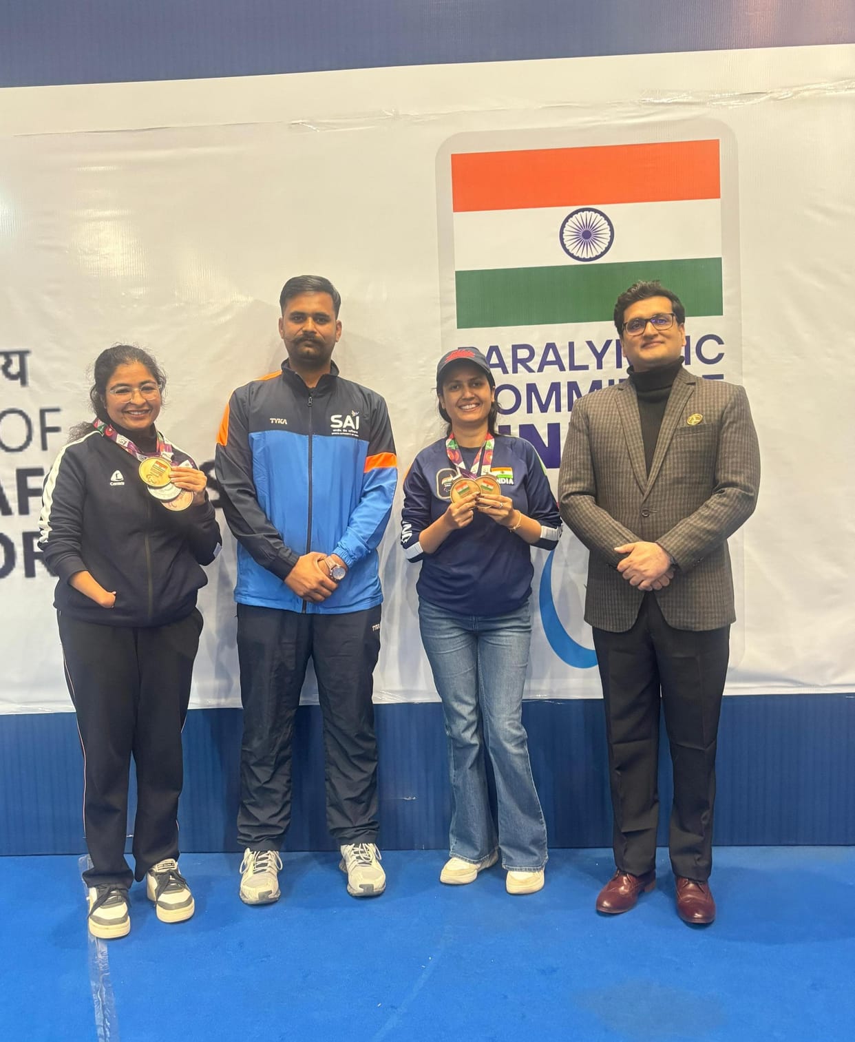 Players from the district won six medals in the shooting championship.