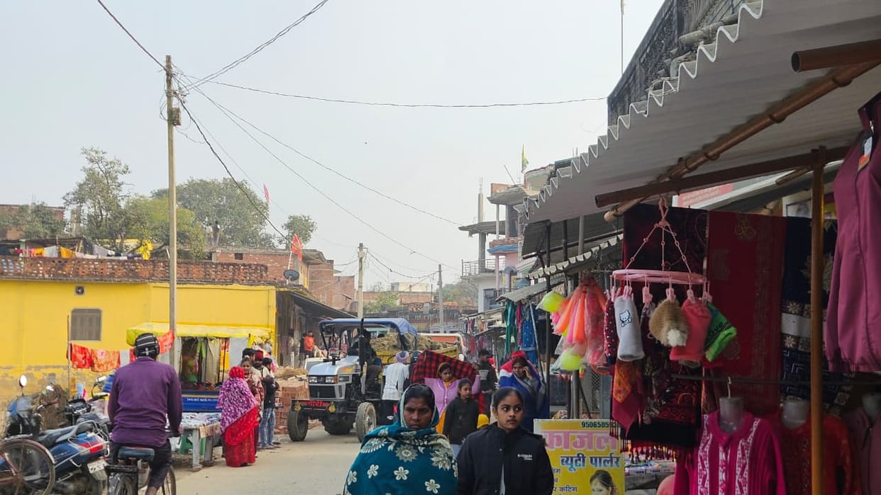 Maharajganj market has 500 shops, 3,000 shoppers, and no toilets in the name of amenities.