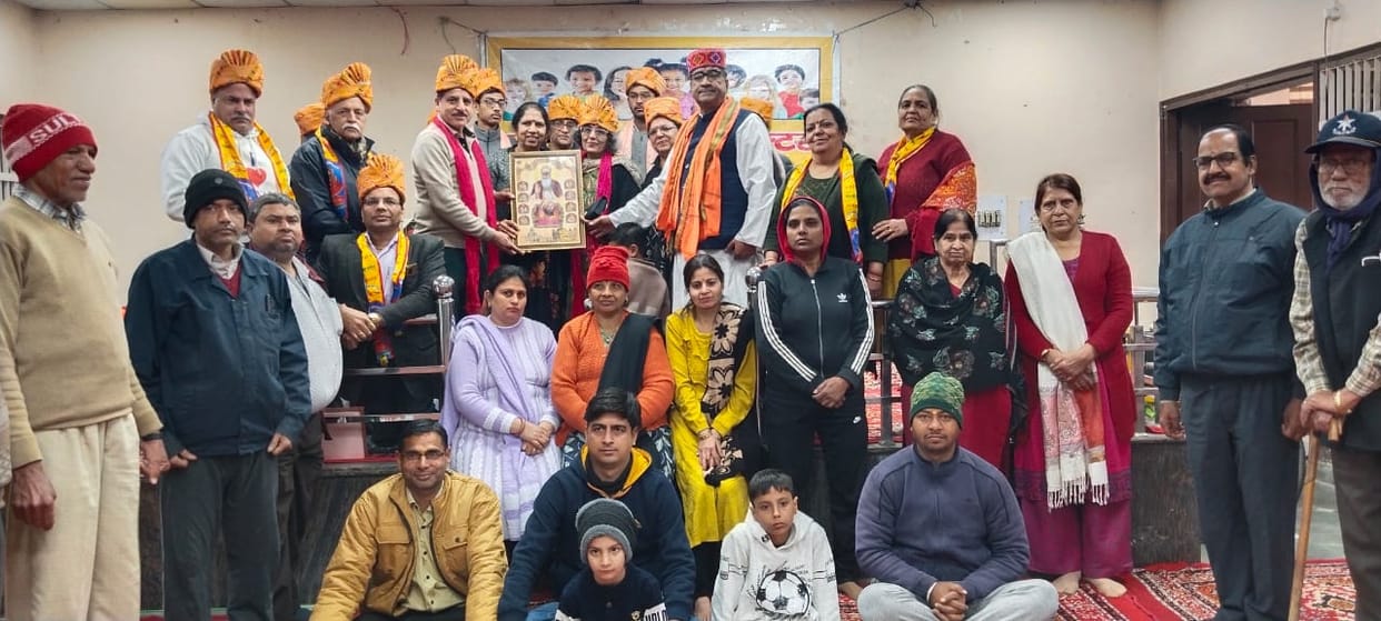 Take a pledge to do something big in life: Dinesh