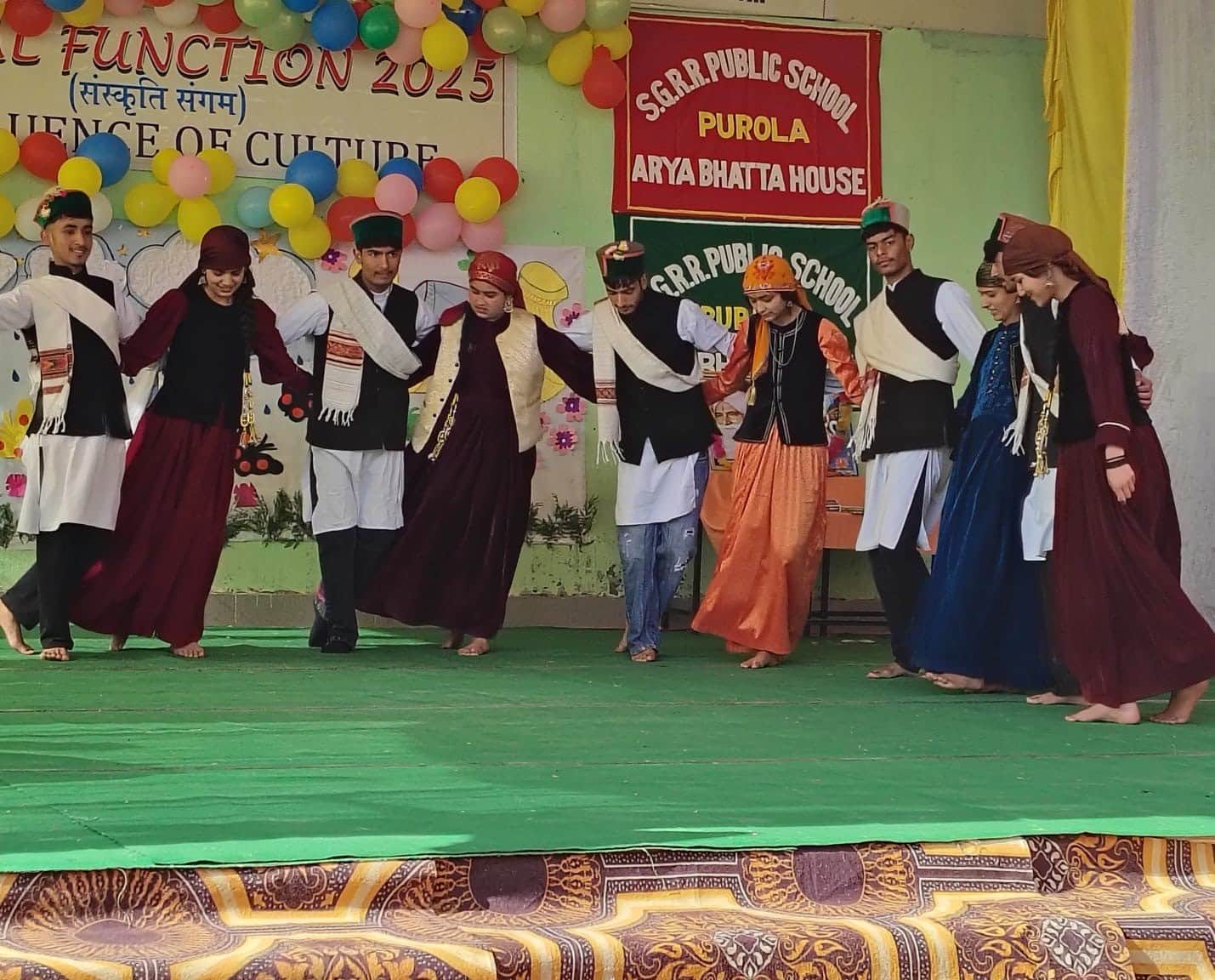 पुरोला में गुरु राम राय पब्लिक स्कूल में वार्षिकोत्सव पर सांस्कृतिक कार्यक्रमों की प्रस्तुति दे