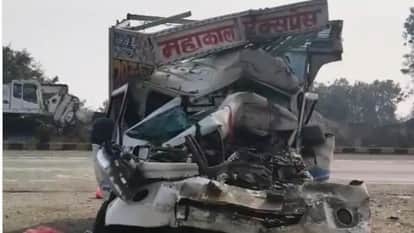Fog caused an accident, a pickup collided with a parked truck on NH-135, a major accident was averted.