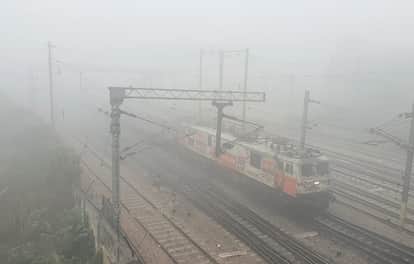 Jhansi: Shatabdi and Vande Bharat were delayed by two hours and Utkal by 8.30 hours.