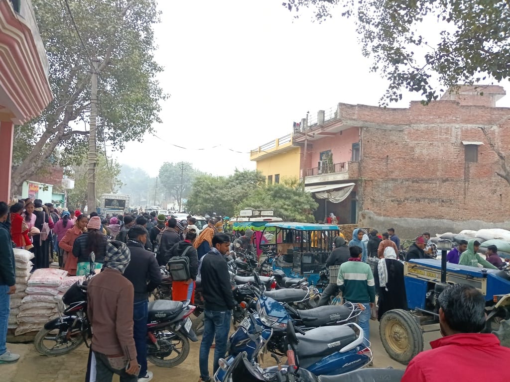Traffic jam on Sirathu's Power House Road, people were troubled