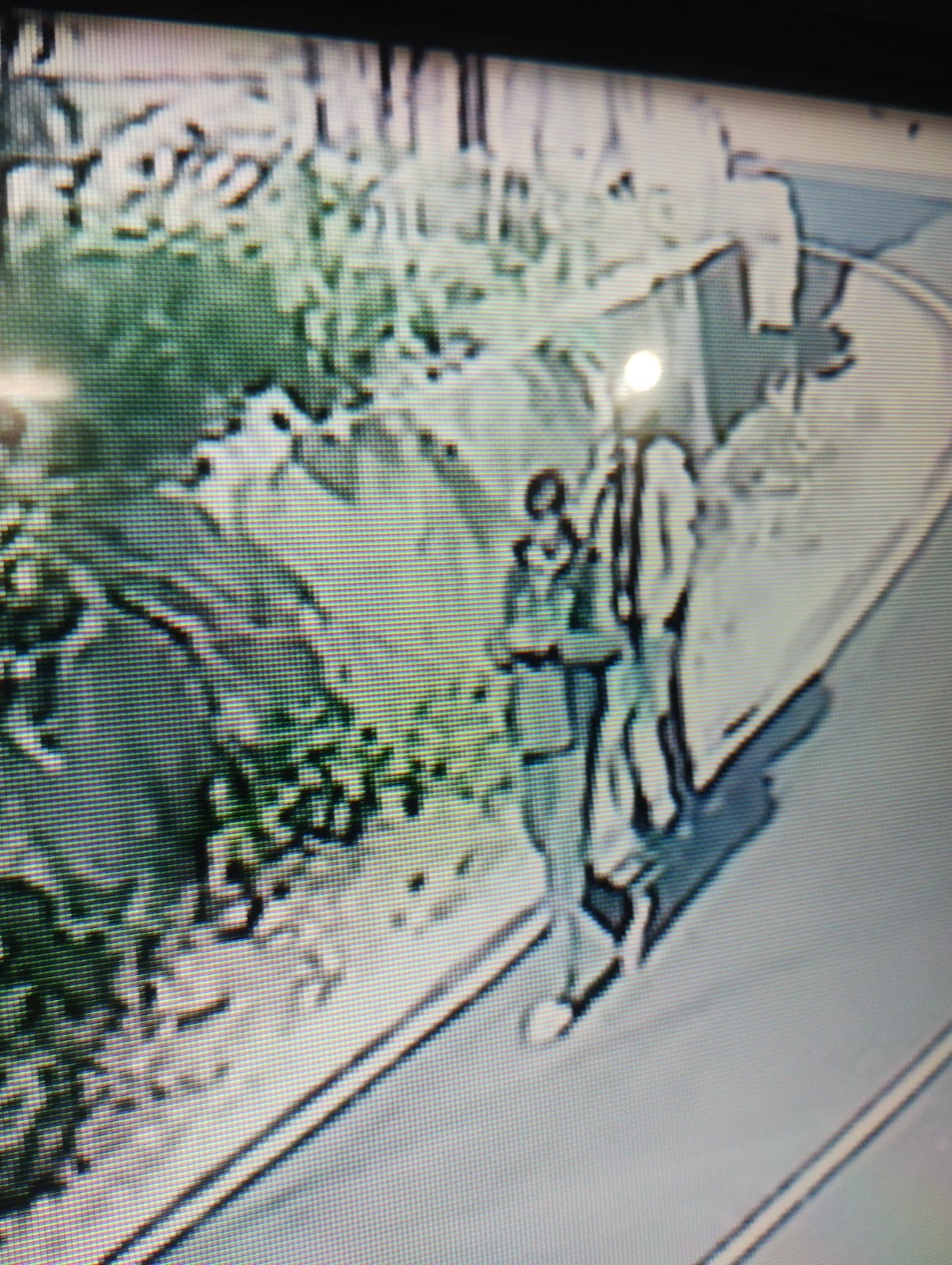 In Didvin, miscreants broke the locks and stole cash and jacket from the room.