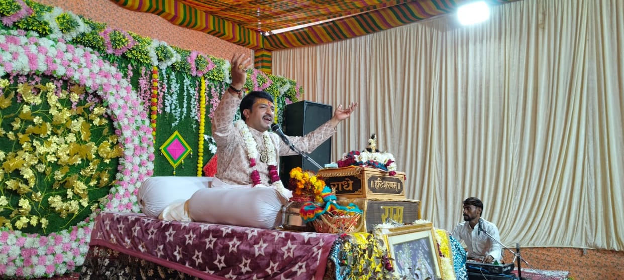 To come closer to God, one must give up ego: Shastri