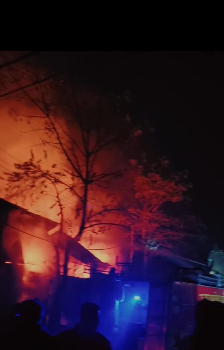 Fire breaks out at Hamza Traders' warehouse in Transport Nagar, causing panic