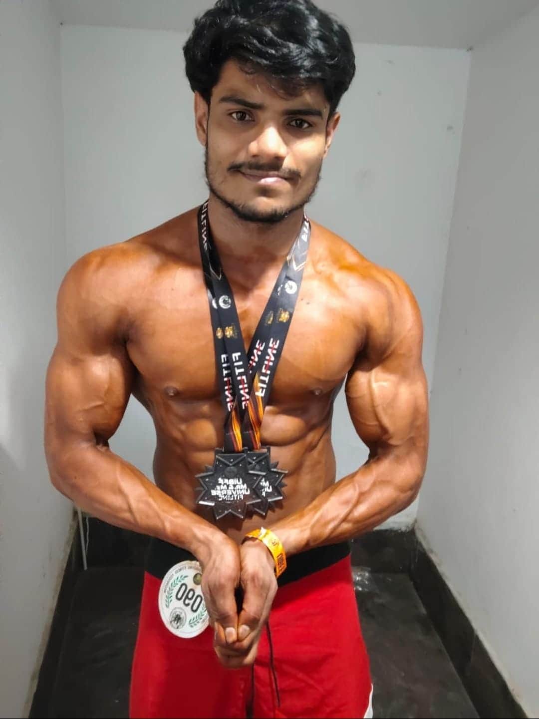 Chhatarpur News: Monu Pathak from Chhatarpur creates history in the Mr. Universe bodybuilding competition.