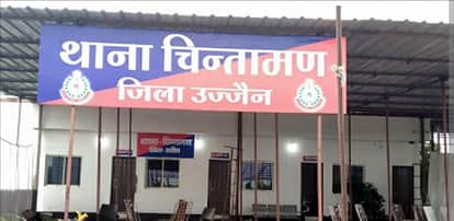 mother-in-law daughter-in-law clean wheat, angry daughter-in-law mother-in-law brick  husband  teeth