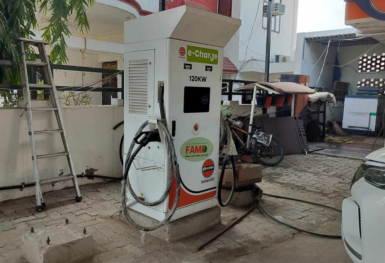 Electric vehicles will gain momentum in the new year, charging e-vehicles at petrol pumps will make travel easier.