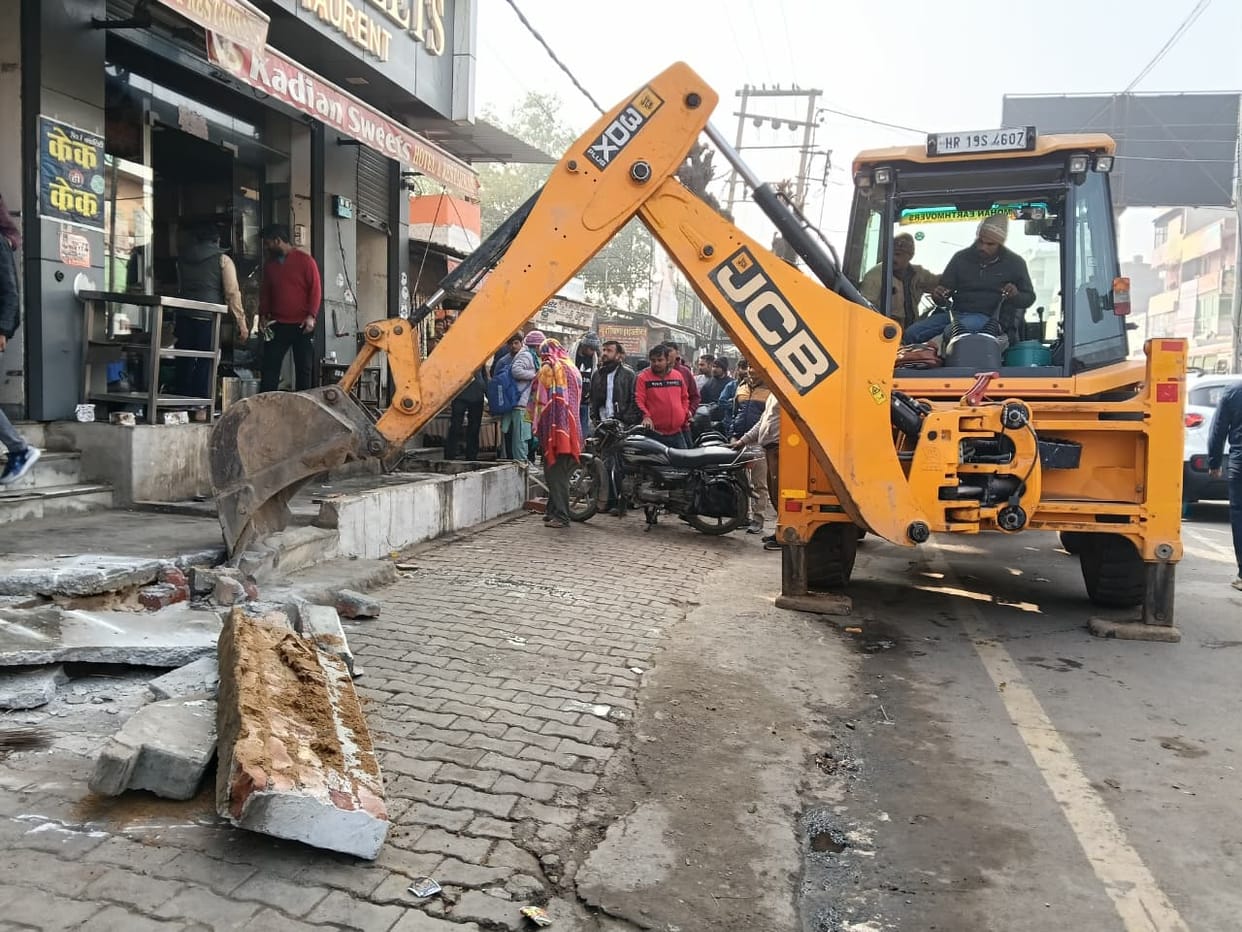 Despite the encroachment being removed, the situation remains the same, questions are being raised on the Municipal Corporation.