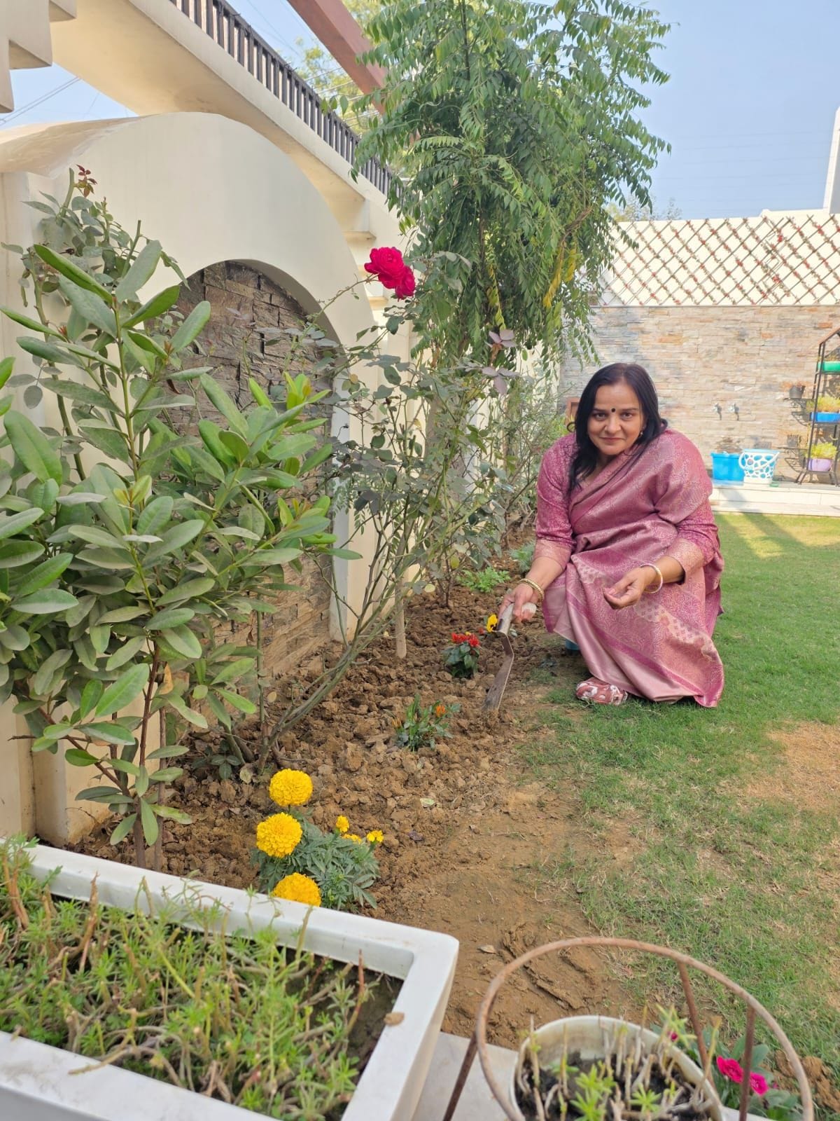 Dr. Seema, who brought the fragrance of nature into her home, has become an example of environmental conservation.