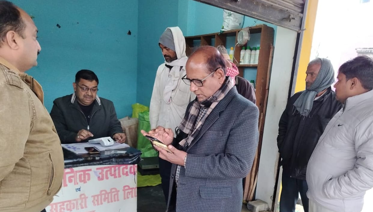 Strict inspection of stock and rate boards conducted at fertilizer sales centers