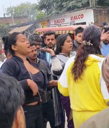 Two groups of transgender people clashed, breaking the glass of a jeep.