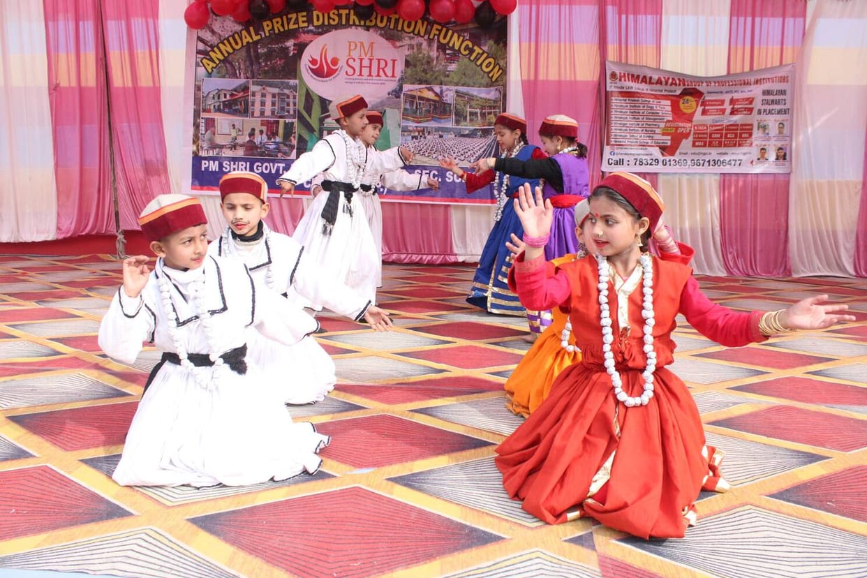 The presentation of the song Muqaddaran Ra Khel... captivated everyone.