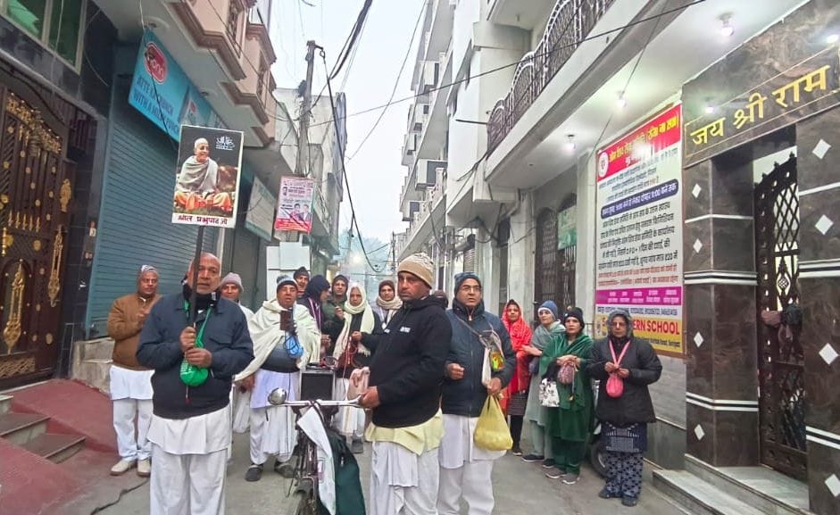 A procession chanting the name of Hari was taken out, glorifying the Lord.