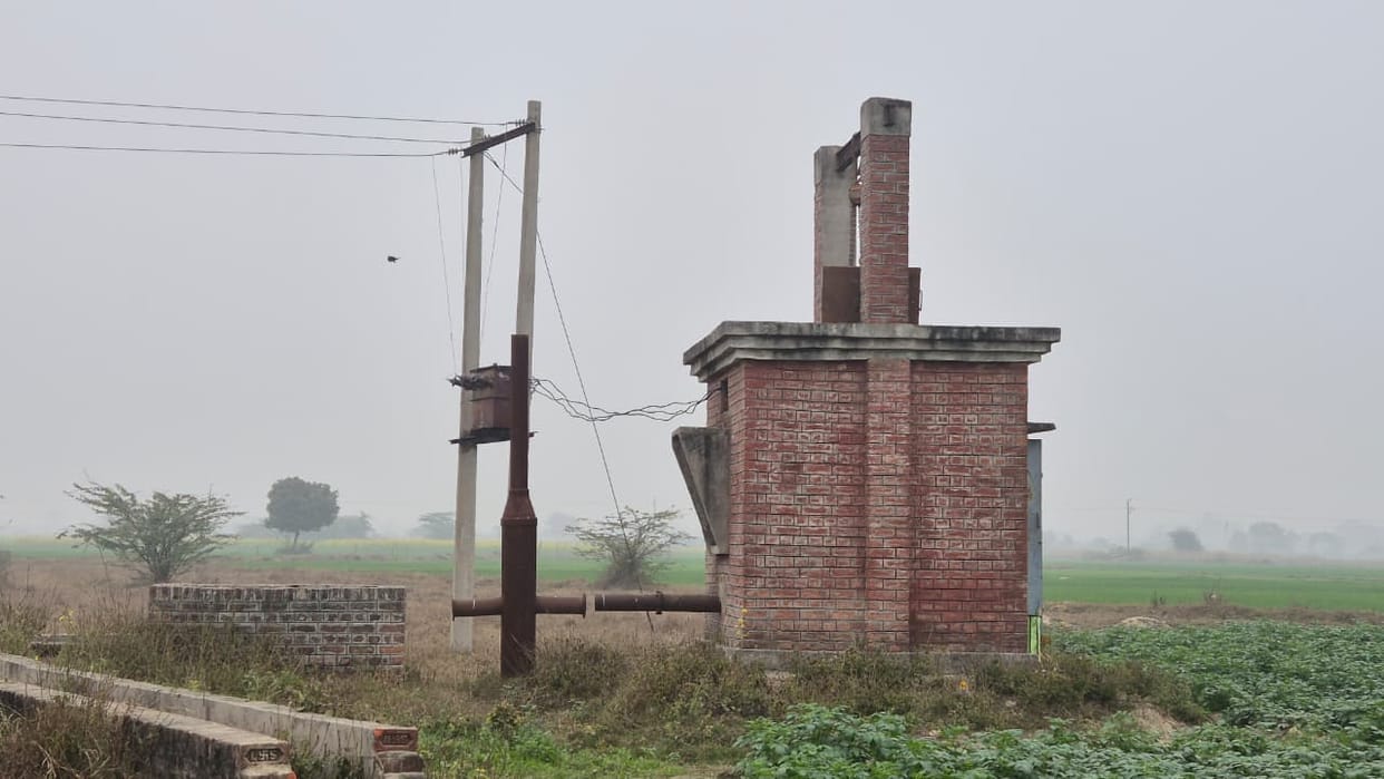 Government tube wells shut down, farmers facing difficulties irrigating their crops.