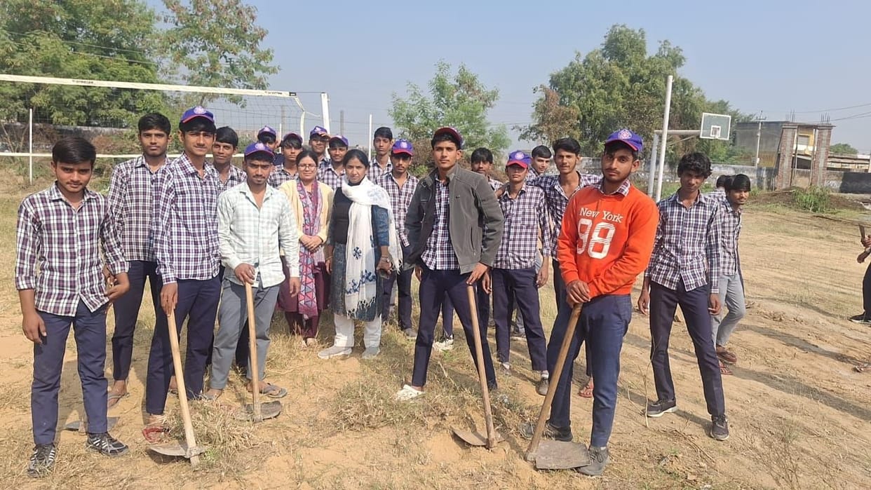 The students launched a cleanliness campaign.