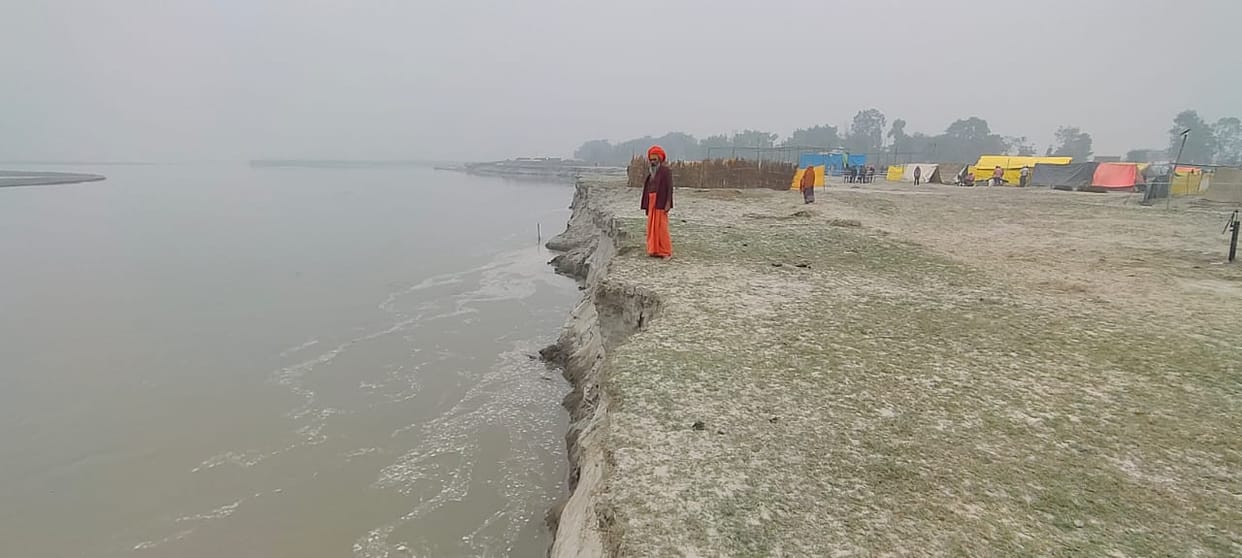 Devotees are worried due to erosion in the Ganges River at Panchal Ghat.