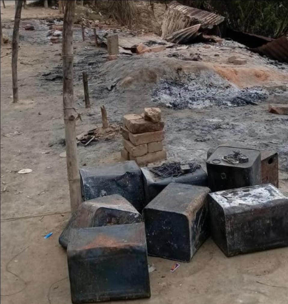 Four huts and their contents were reduced to ashes due to the fire.