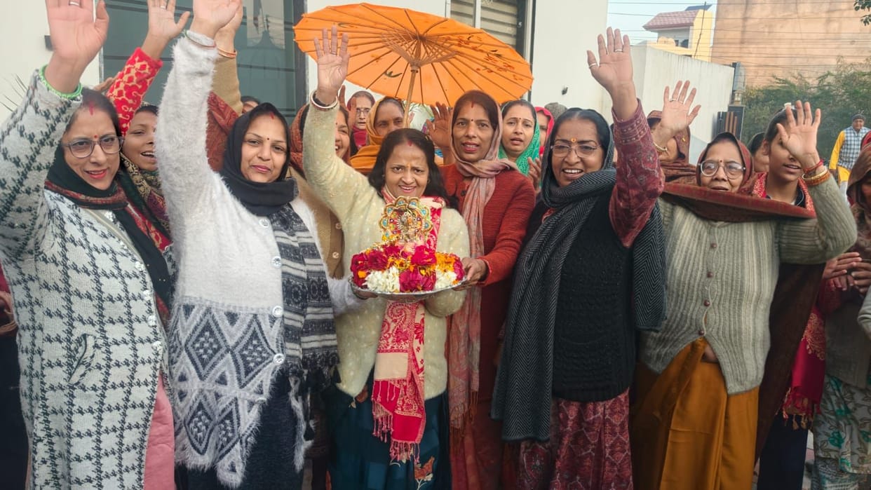 During the morning procession, devotees were immersed in devotion to Radha and Krishna.