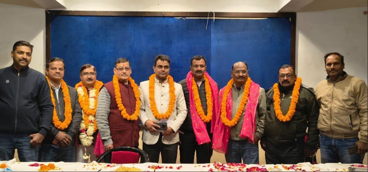 Gopal became the president and Manish the general secretary of the Gorakhpur Grocery Committee.