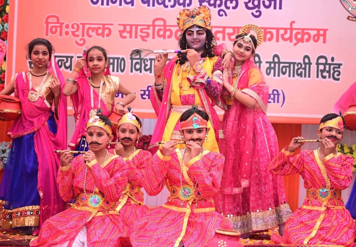 Students gave an attractive performance in the Winter Carnival.