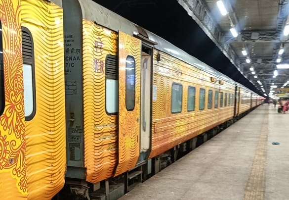 तेजस ट्रेन।