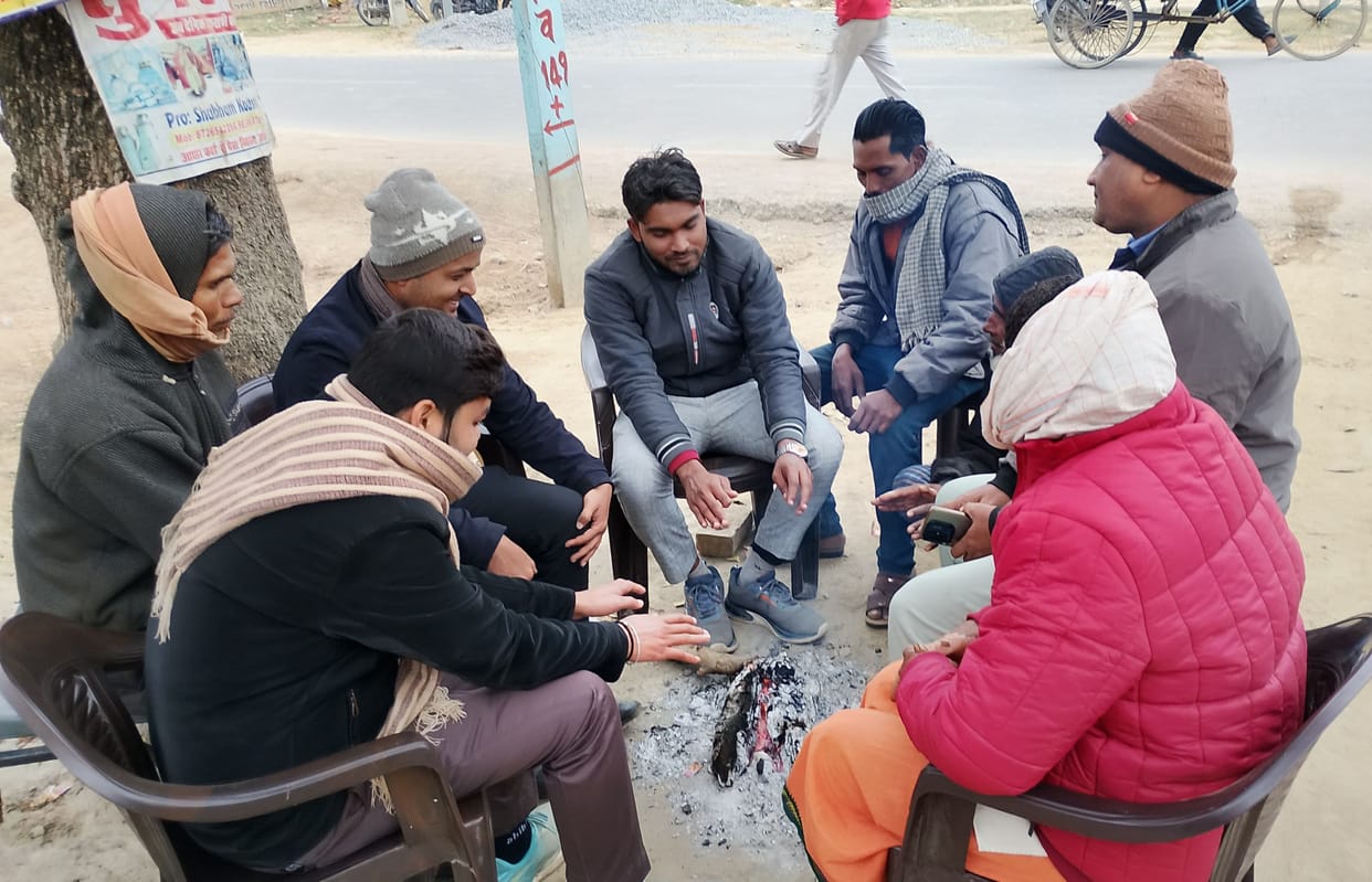 Siddharthnagar News: The sun did not shine, people shivered in the freezing cold, bonfires became a refuge