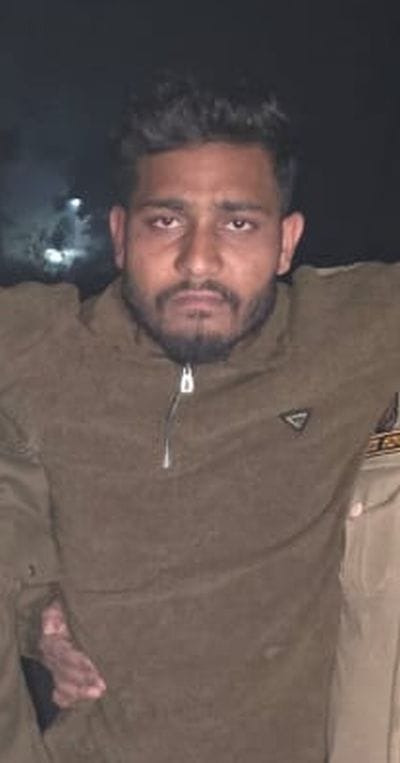 Criminal carrying a reward of 25,000 rupees arrested in police encounter, shot in the leg