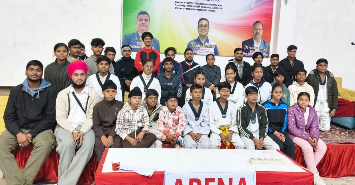 Mohammadi children hoisted the flag in the sixth open state championship