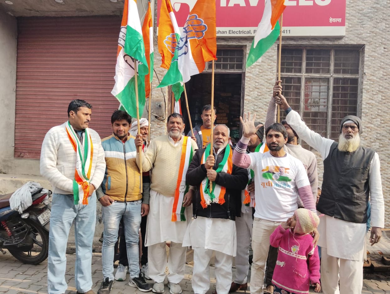 Congressmen gave the message of democracy and patriotism on the foundation day.