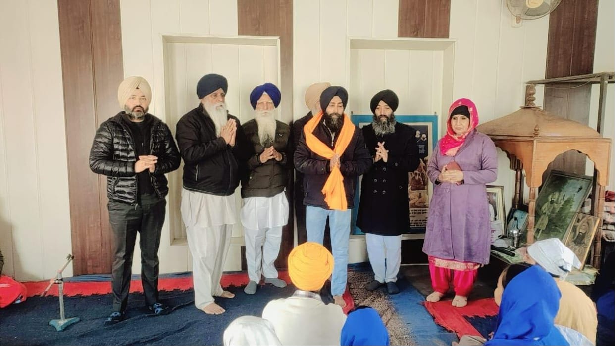 He told the children about the martyrdom of four Sahibzads