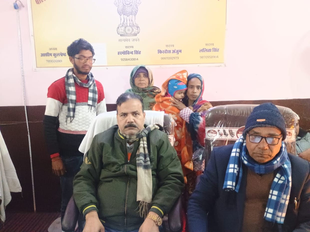Divyanshu, kidnapped from Tundla station, handed over safely to his family