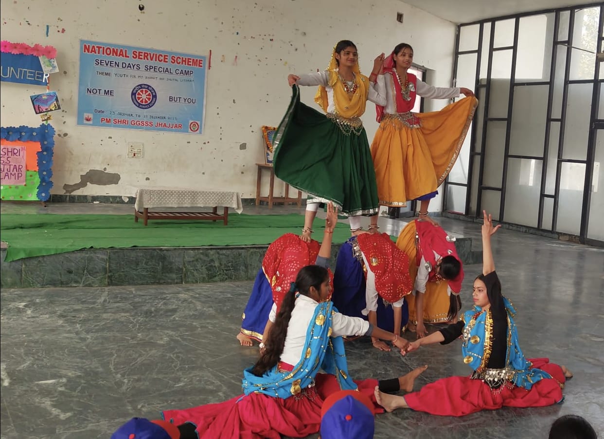 Madhu and Bharti became the best volunteers.