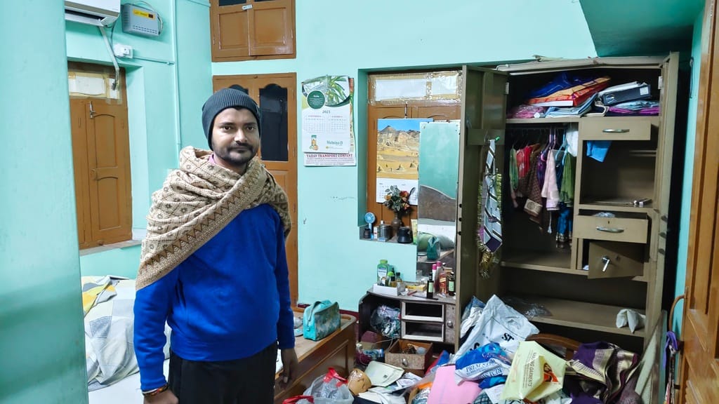 CWC अधिकारी के घर में चोरी के बाद बिखरा सामान