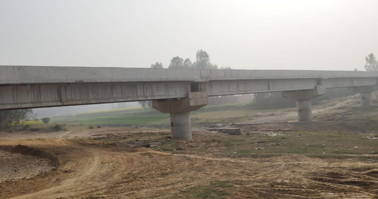 The bridge over the Sai River connecting Hardoi and Unnao is ready and awaiting inauguration.