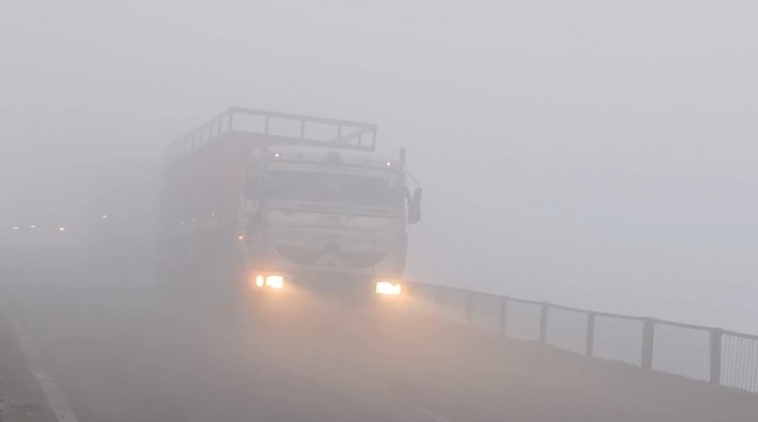 Dense fog has brought traffic to a standstill, and it is expected to worsen.