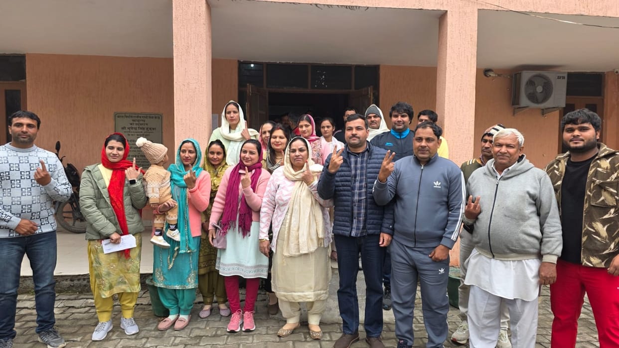BJP members passed a no-confidence motion against their own party's Panchayat Samiti chairperson.
