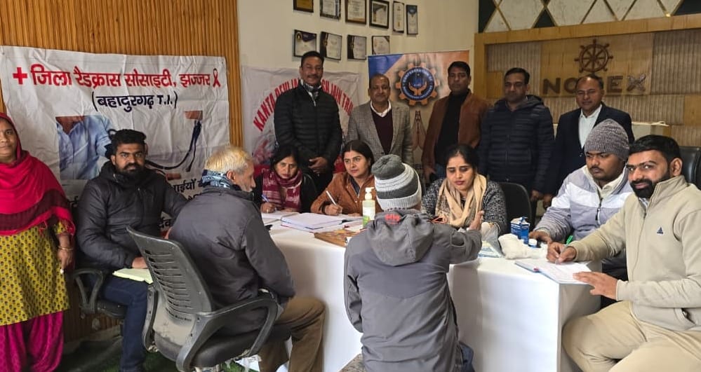 The health of the employees was checked at the camp.