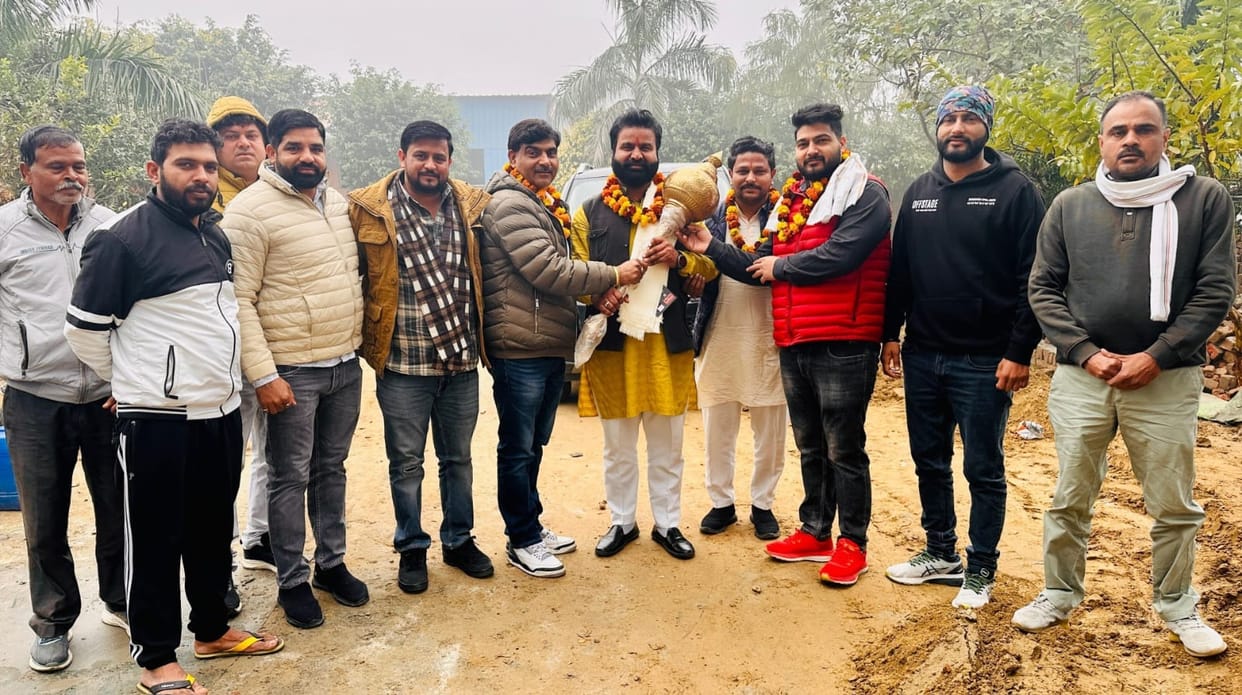 VHP's provincial head Bharat Bhushan was welcomed in Parnala.