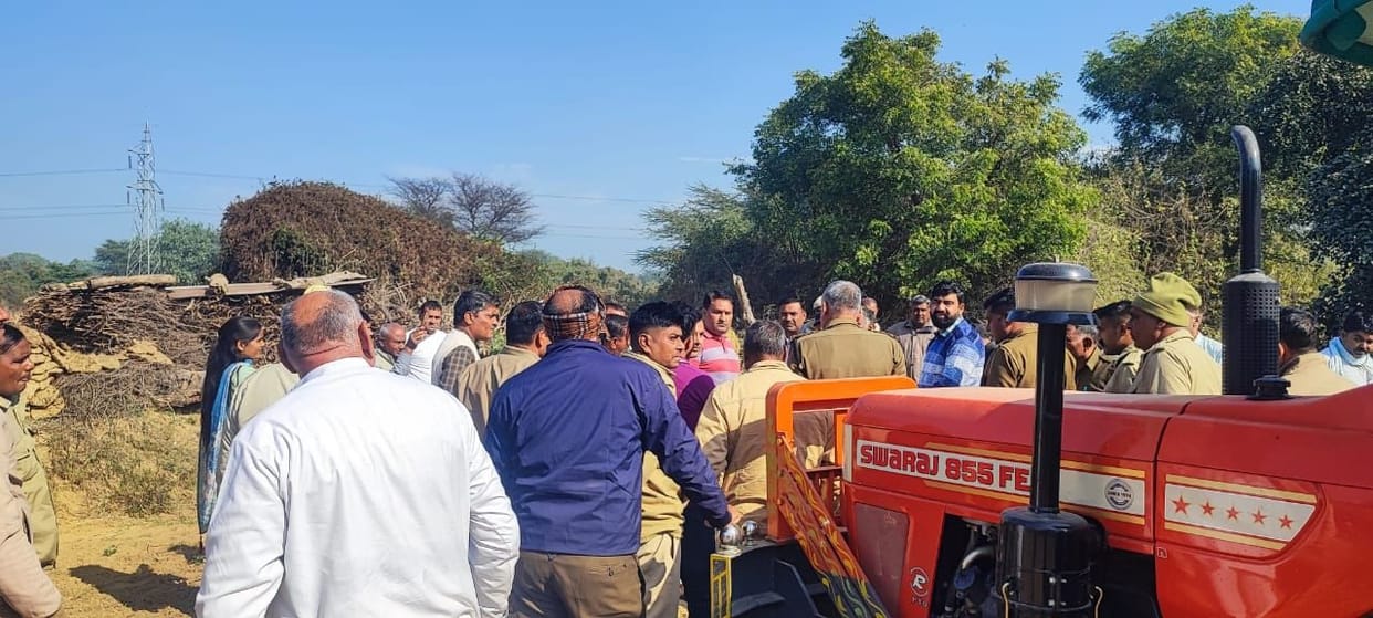 Illegal encroachment removed from Bhalkhi village's Bani in presence of police and administration
