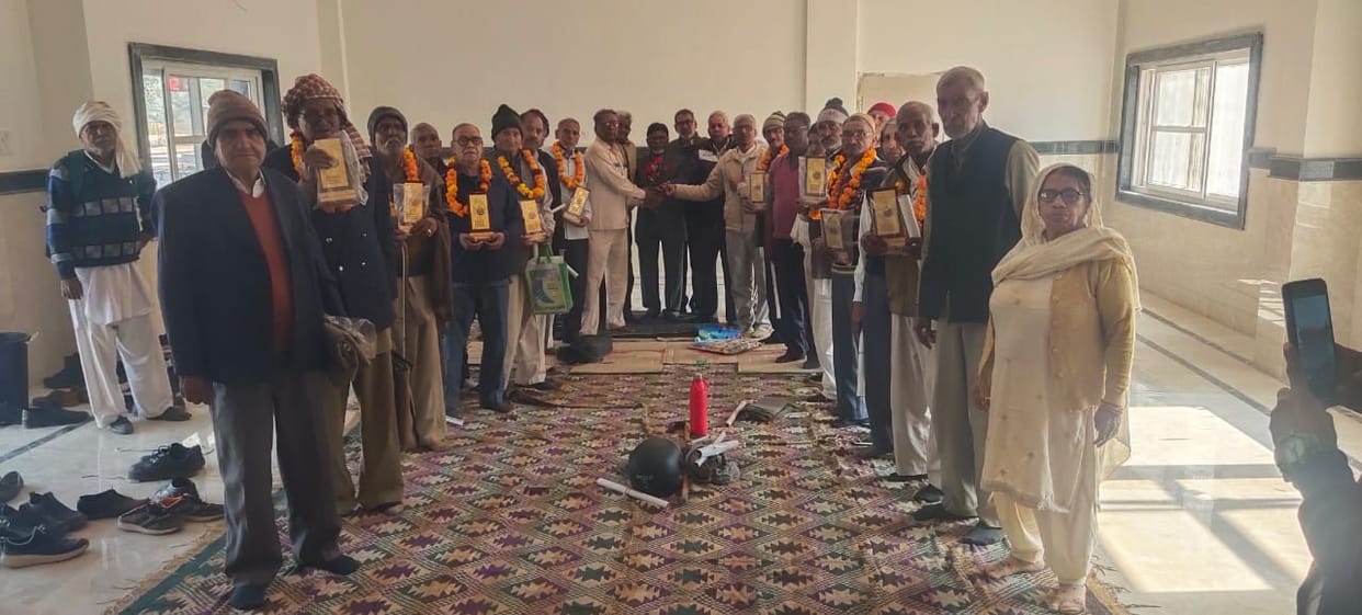 Sehgal Foundation distributed solar spray pump machines.