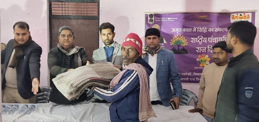 On the instructions of the Chief Minister, blankets were distributed to 592 needy people.