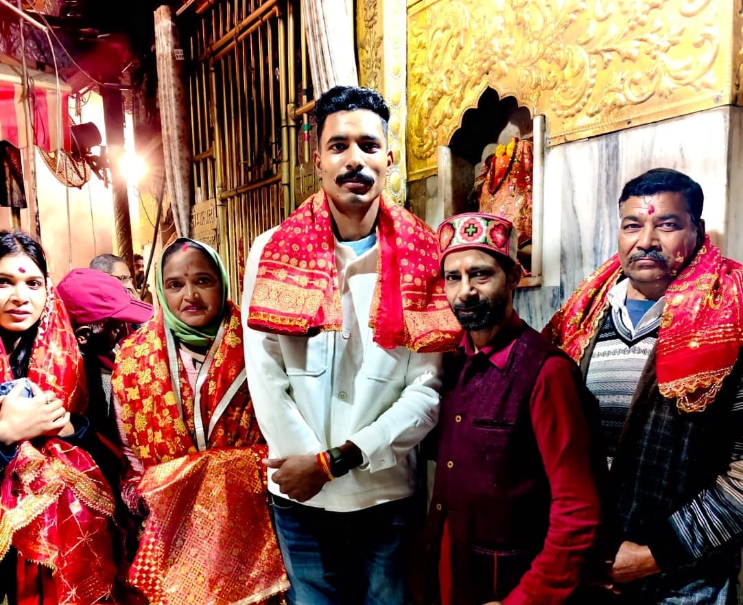 Nishad Kumar bowed his head at the Mother Chintpurni Temple