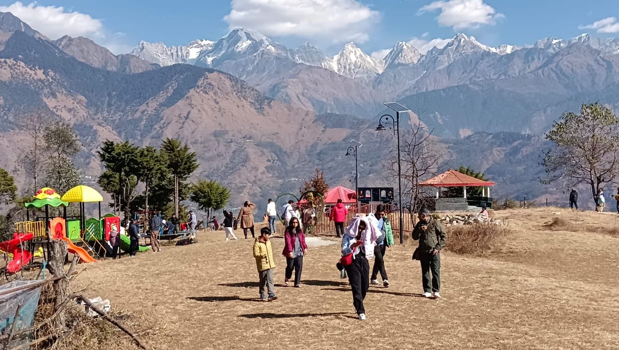 Year-end celebrations today, border valleys buzz with tourists